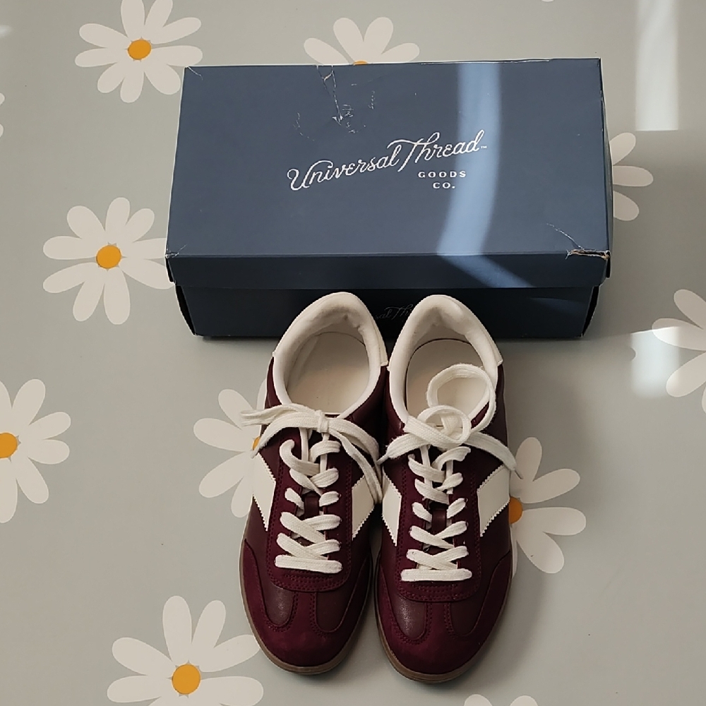 Universal Thread Women's Maroon Lace-Up Sneakers